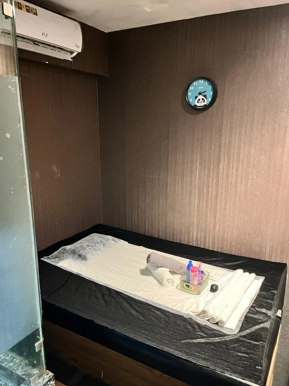 Deep tissue massage room at Shreya Arora Night Spa